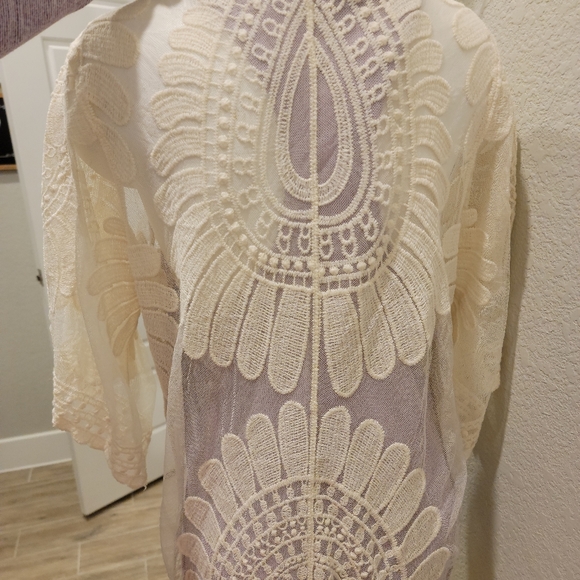 Lace open front kimono - Picture 2 of 6